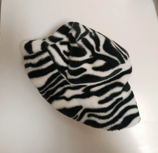 Gorro bucket estampado cebra