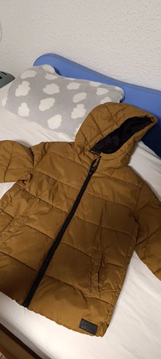 Chaqueta niño marrón con capucha Y azul