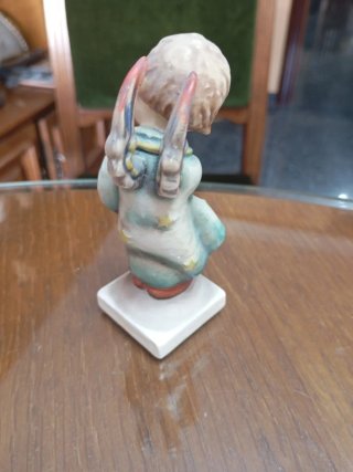 Figura de porcelana de ángel con vela 10.5 cm