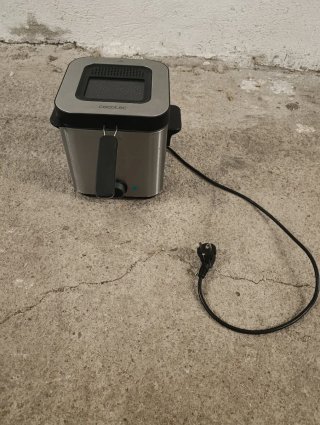 Freidora de aceite con cesta de 1'5L
