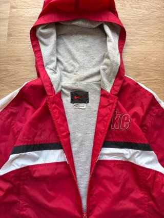 Chaqueta Cortavientos Nike Roja y Blanca Vintage