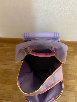 Mochila con ruedas morada