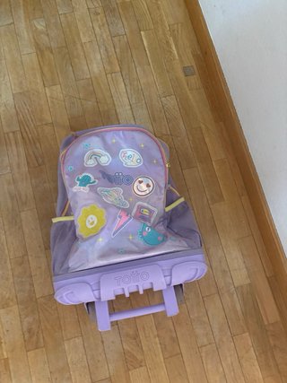 Mochila con ruedas morada