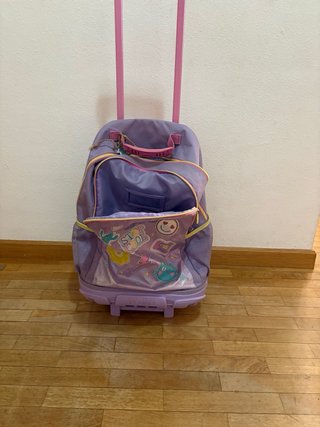 Mochila con ruedas morada