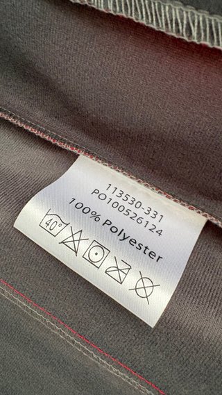 Chaqueta cortavientos roja como nueva