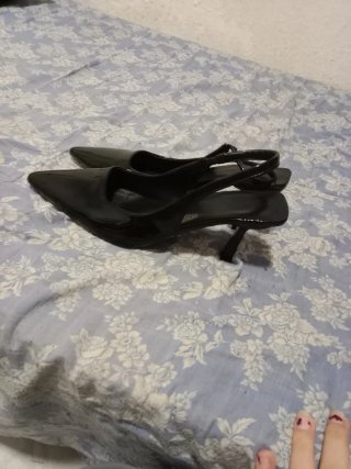 Tacones negros charol slingback