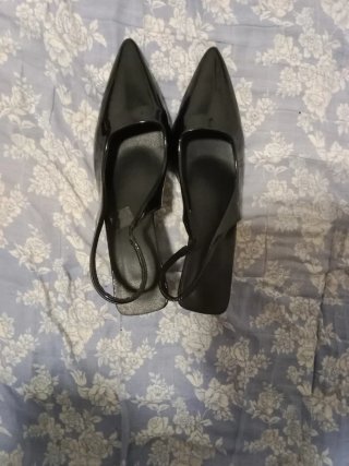 Tacones negros charol slingback