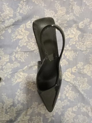 Tacones negros charol slingback