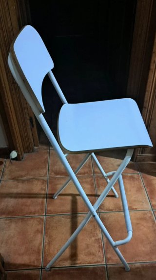 Sillas altas cocina madera y metal tengo 2