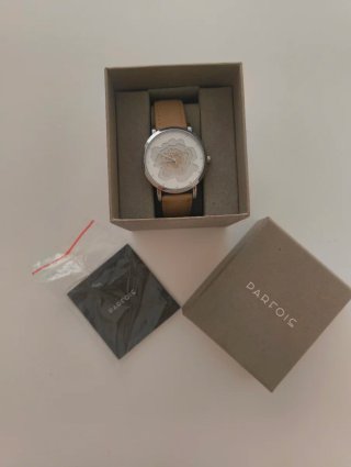 Reloj Parfois beige con esfera floral