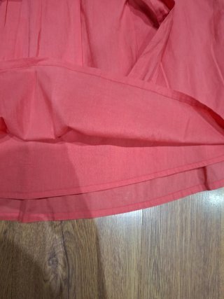 Falda rosa con cinturón