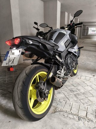 Yamaha MT-10 Naked Gris