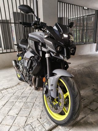 Yamaha MT-10 Naked Gris