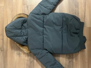 Chaqueta Mackenzie verde militar con capucha