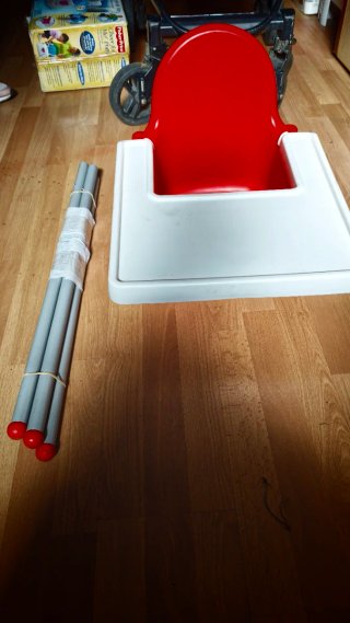 Trona Ikea Roja y Blanca. SE VENDE EN PERSONA
