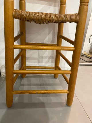 Trona de madera para bebé
