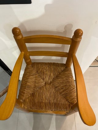 Trona de madera para bebé