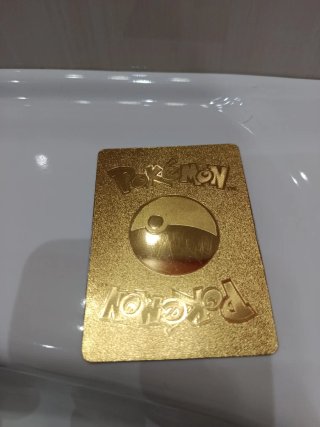 Charizard V Pokémon Card - Gold Edition
