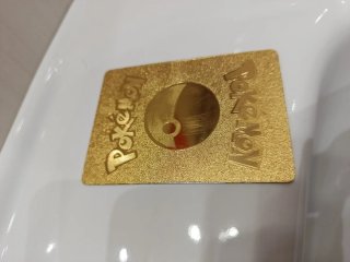 Charizard V Pokémon Card - Gold Edition
