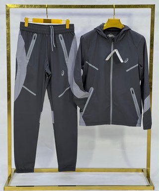 Conjunto deportivo Asics gris y negro