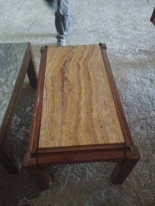 Mesa antigua de madera y mármol