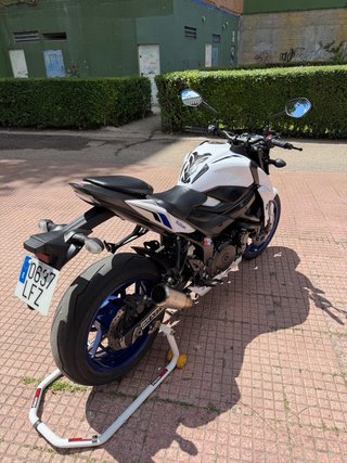 Suzuki GSX-S750 Naked Blanca y Azul