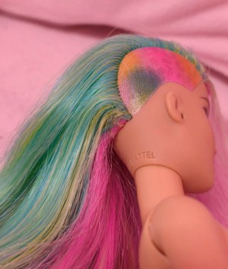 Muñeca Barbie Leopard Rainbow + Vestido y collar