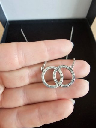Collar PANDORA Plata - Círculos Entrelazados Pavé