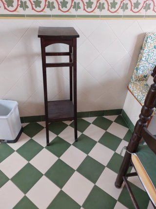 Macetero alto de madera