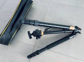 Trípode profesional con rótula casi nuevo