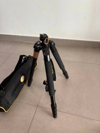 Trípode profesional con rótula casi nuevo