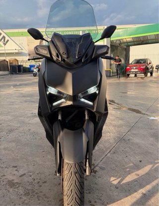 Yamaha Xmax 125 Negra y Azul