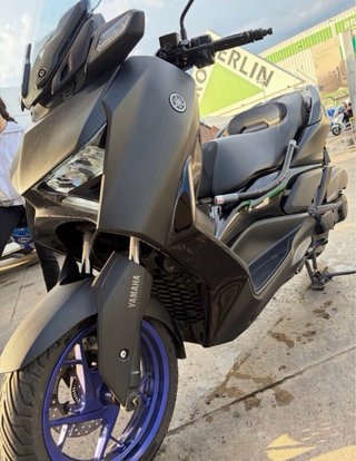 Yamaha Xmax 125 Negra y Azul