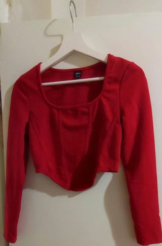 Top SHEIN rojo manga larga