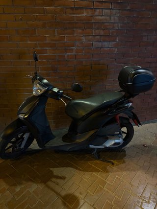 Piaggio Scooter Negra