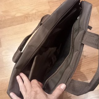 Maletín bolso portátil,  documentos y pertenencias