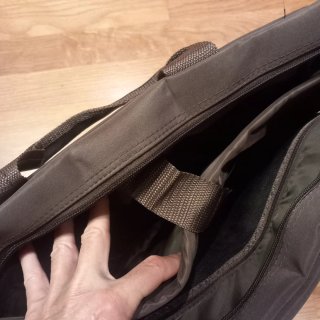 Maletín bolso portátil,  documentos y pertenencias