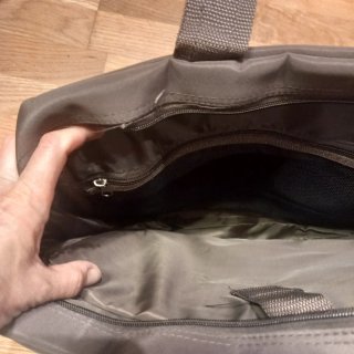 Maletín bolso portátil,  documentos y pertenencias