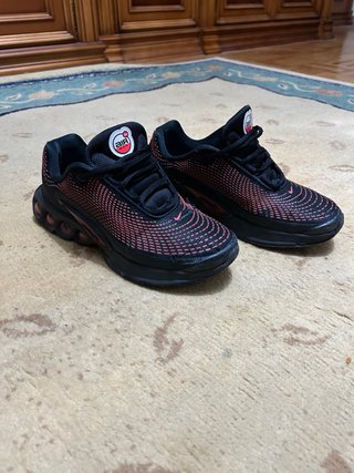 Zapatillas Nike Air Negras y Rojas