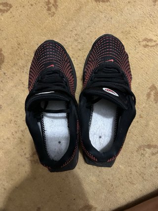 Zapatillas Nike Air Negras y Rojas