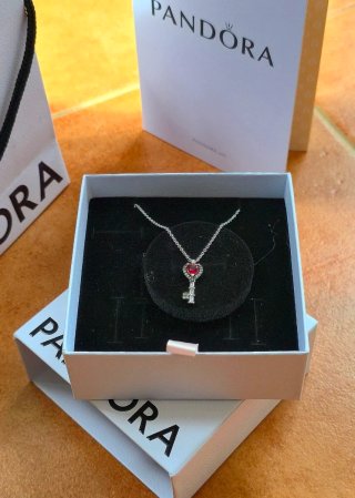 Collar Pandora Corazón Llave Rojo Plata