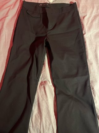 Pantalón pitillo tobillero Zara negro