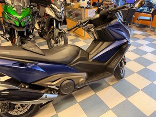KYMCO AK 550
