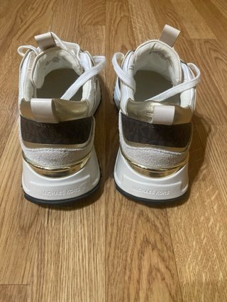 Zapatillas Michael Kors Blancas y Doradas