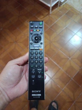 TV Sony Negra y Plateada