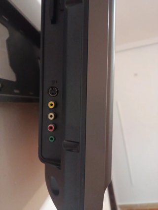 TV Sony Negra y Plateada