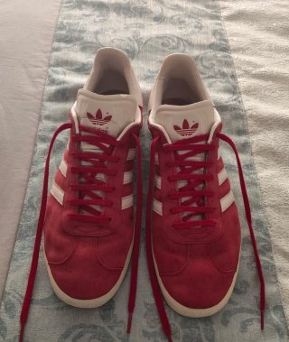 Adidas Gazelle rojas y blancas