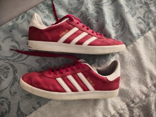 Adidas Gazelle rojas y blancas