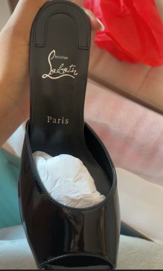 Sandalia tacón Christian Louboutin negra