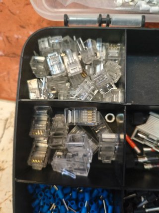 Caja organizador con conectores